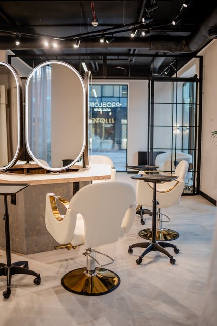 Wnętrze salonu PROBLOND w Łodzi