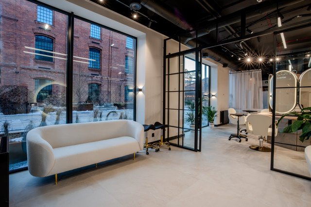 Wnętrze salonu PROBLOND w Łodzi